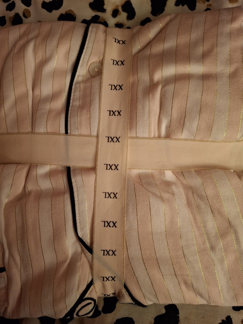 Victoria's Secret PinkbShort Pajama Set with Black Trim - Picture 4 of 4